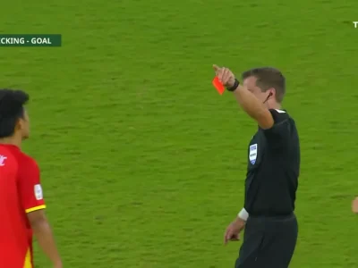 Lý Đức bị treo giò: Luật FIFA ‘bất ngờ’ chỉ rõ lý do thẻ đỏ không thể xóa dù VAR hủy bàn thắng