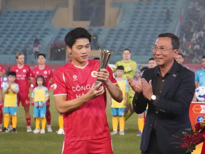 Trường Giang thẳng thừng khuyên Đình Bắc: ‘Tập trung đá bóng đi, bớt đi sự kiện!’