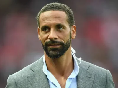 Rio Ferdinand hé lộ nỗi đau hậu sự nghiệp: Phải ngồi xe lăn vì di chứng bóng đá đỉnh cao