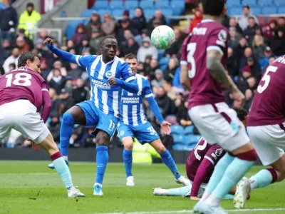 Burnley Thất Thủ Trước Brighton: Hai Bàn Thắng Quyết Định Trong Trận Đấu Kịch Tính