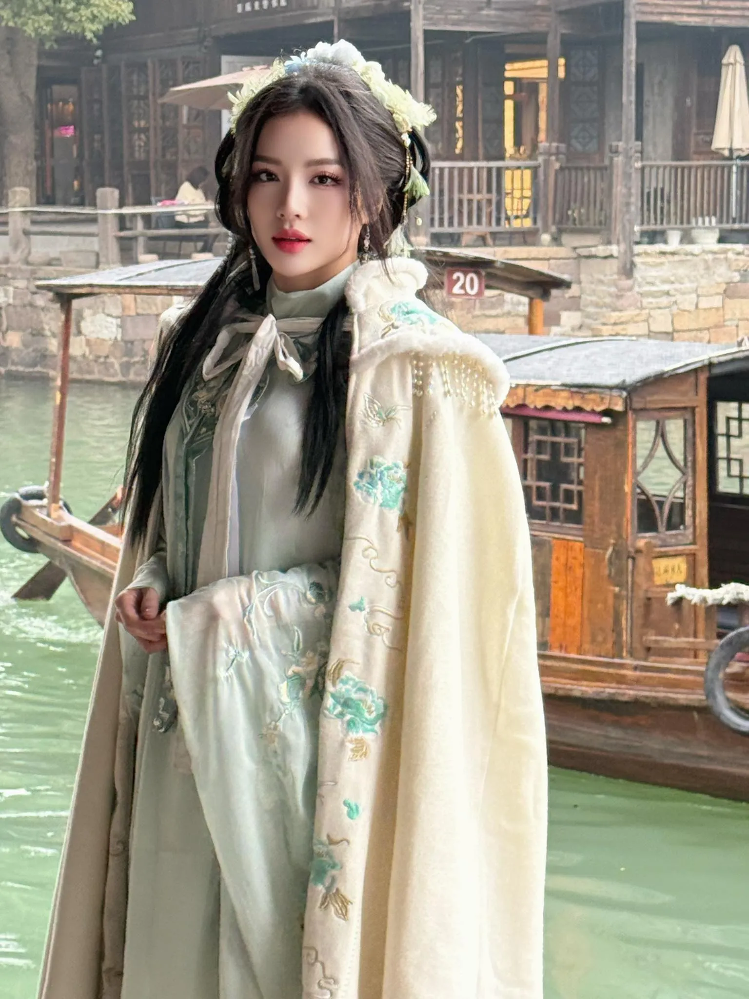 Loan Barbie chạy bộ