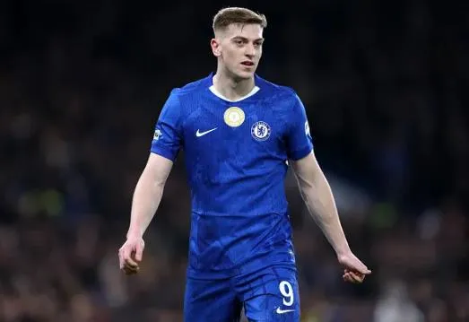 Chuyên gia nổi tiếng chỉ trích: Liam Delap phạm sai lầm chết người khi chọn Chelsea thay vì MU