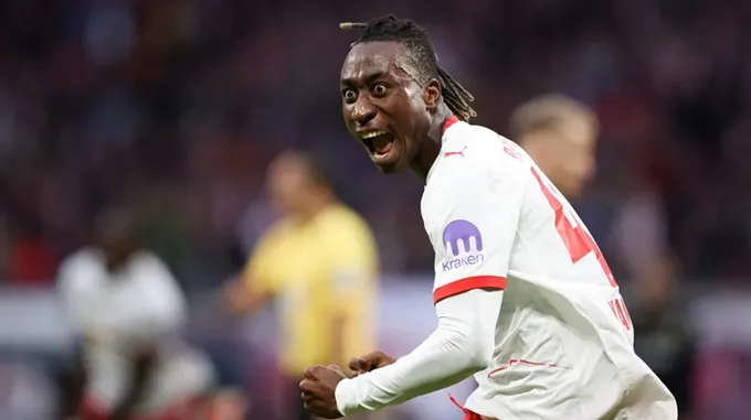  Cầu thủ chạy cánh Yan Diomande của RB Leipzig 